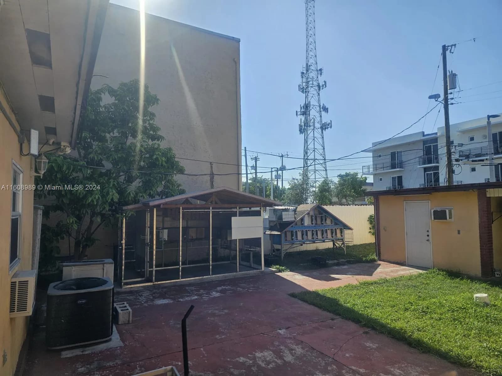 19 E 45th St, Hialeah FL 33013