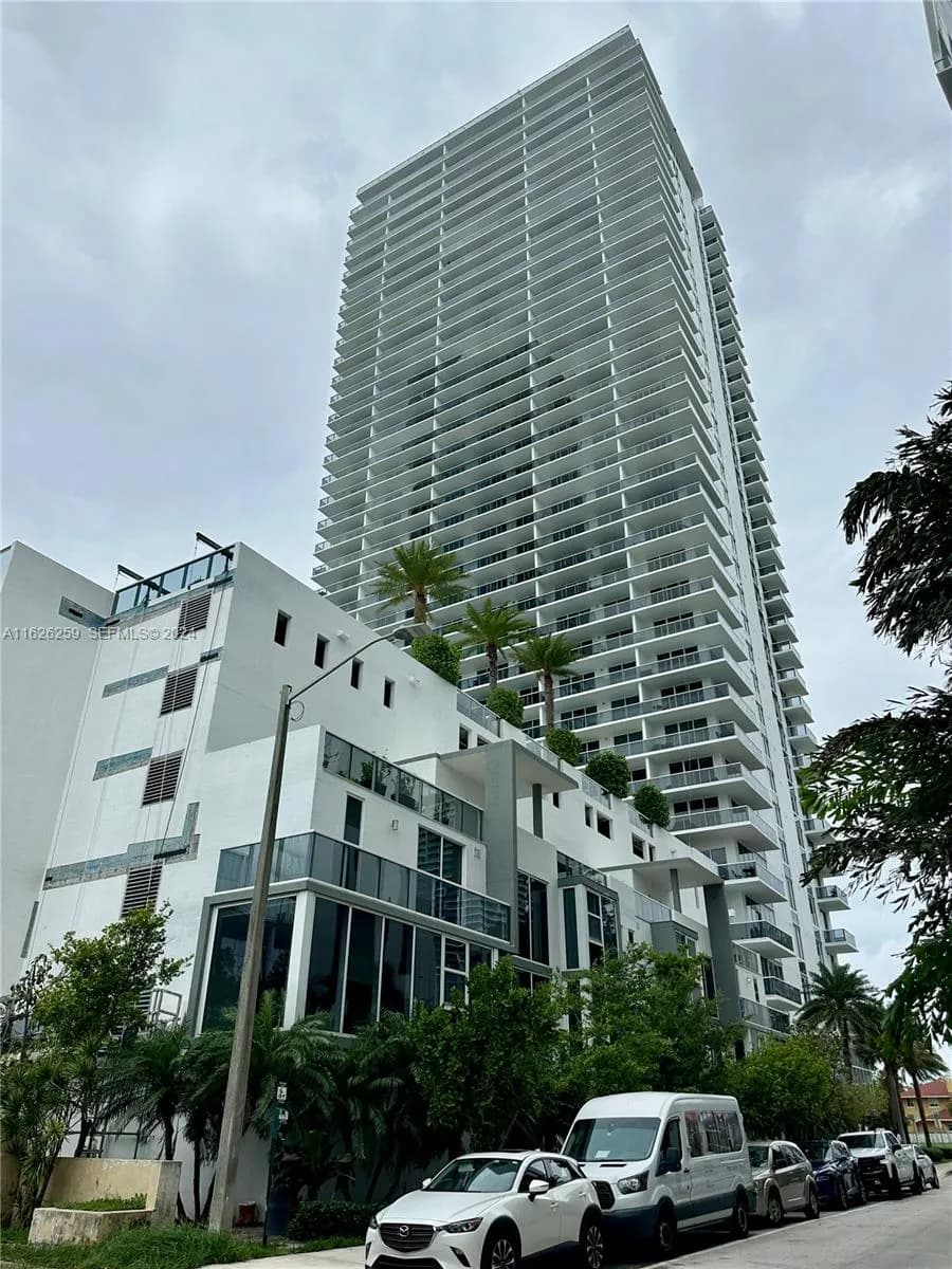 3 bedroom 3 bath for sale at 600 NE 27th St # 2302, Miami FL 33137