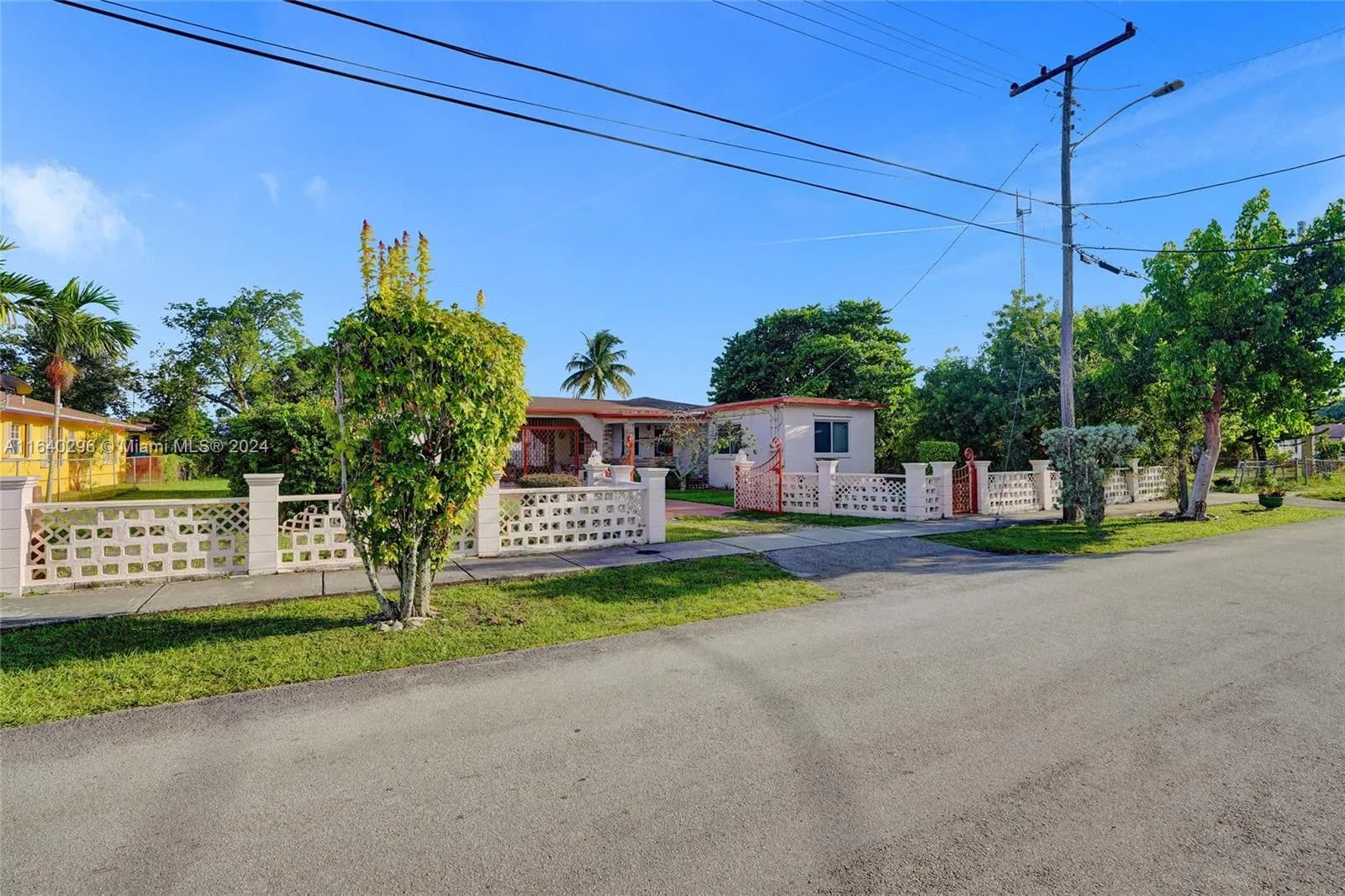 4240 SW 23rd St, West Park FL 33023