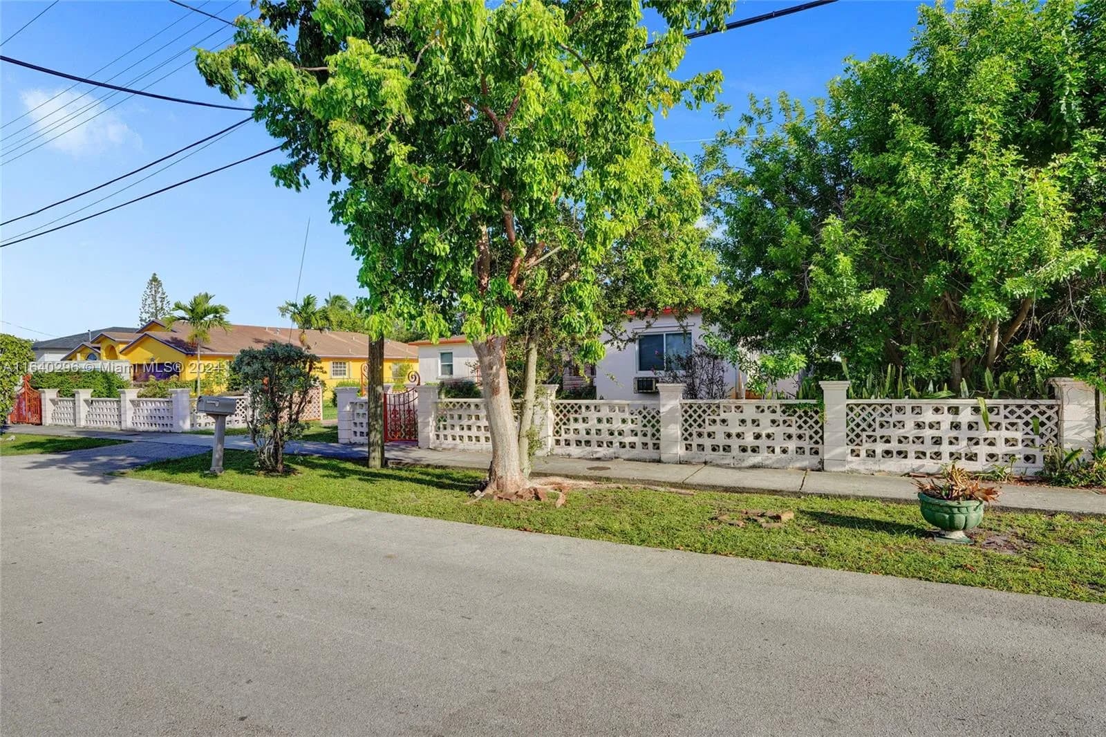 4240 SW 23rd St, West Park FL 33023