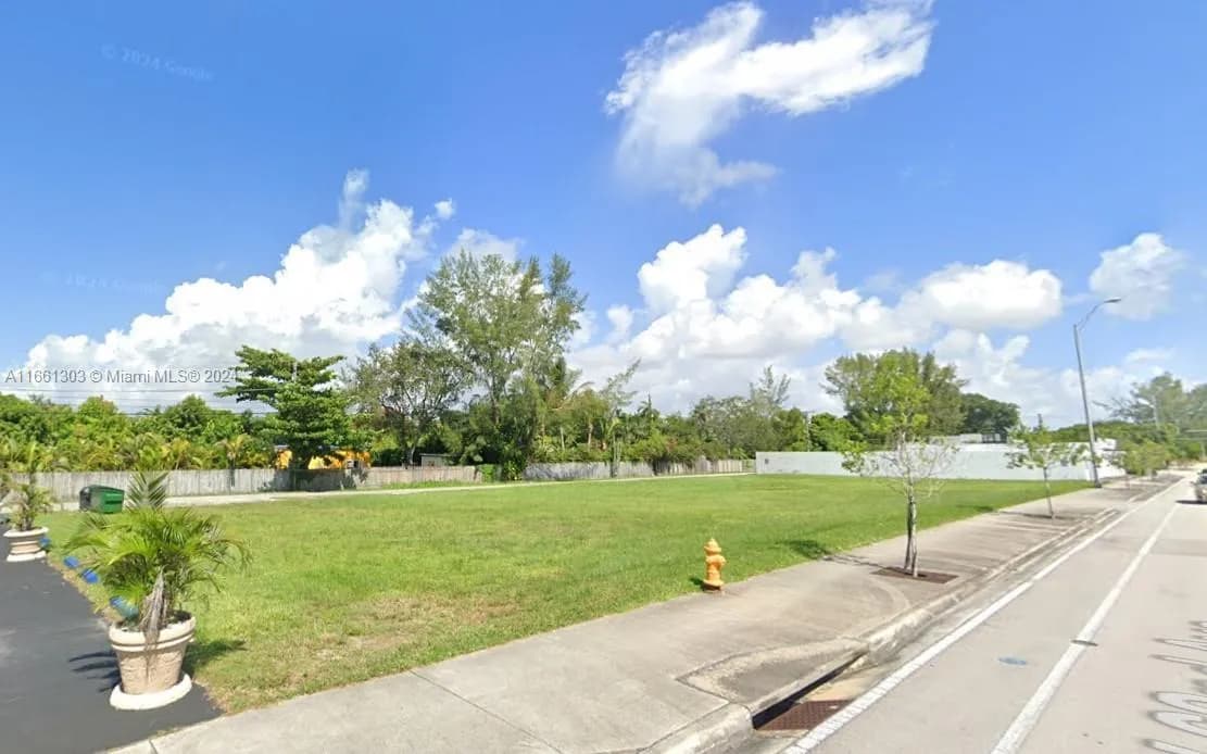 62 Ave SW 66 St, South Miami FL 33143