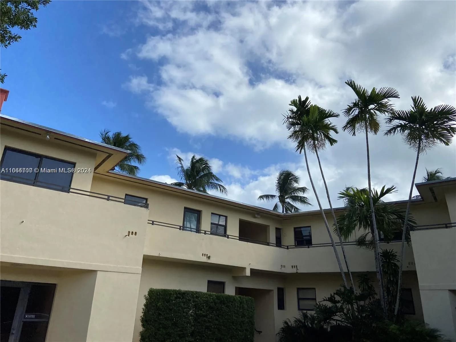 32 Camden Dr # 8, Bal Harbour FL 33154