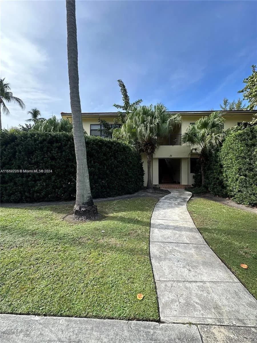 32 Camden Dr # 8, Bal Harbour FL 33154