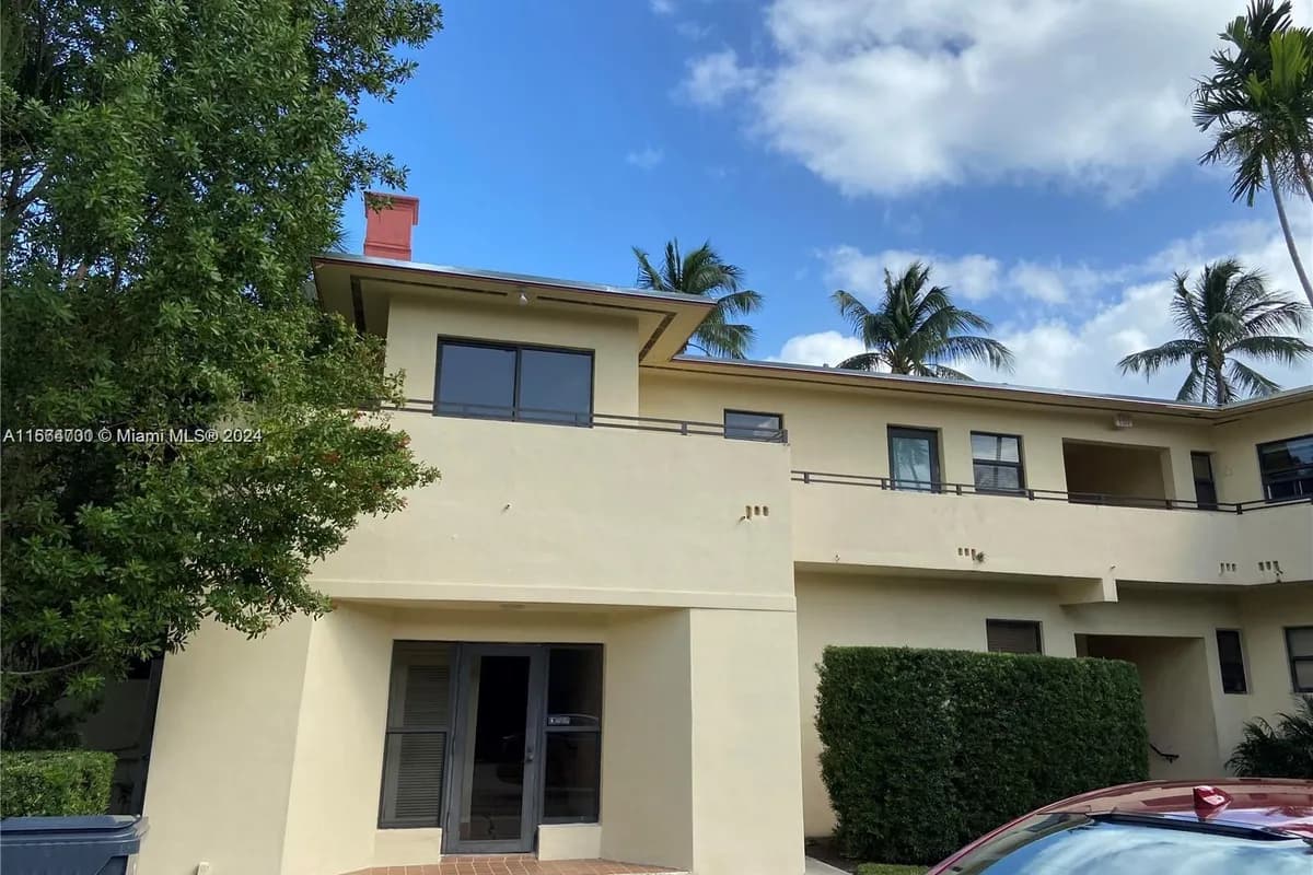 32 Camden Dr # 8, Bal Harbour FL 33154