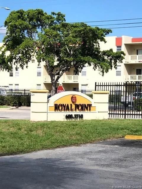 3600 NW 21st St # 305, Lauderdale Lakes FL 33311