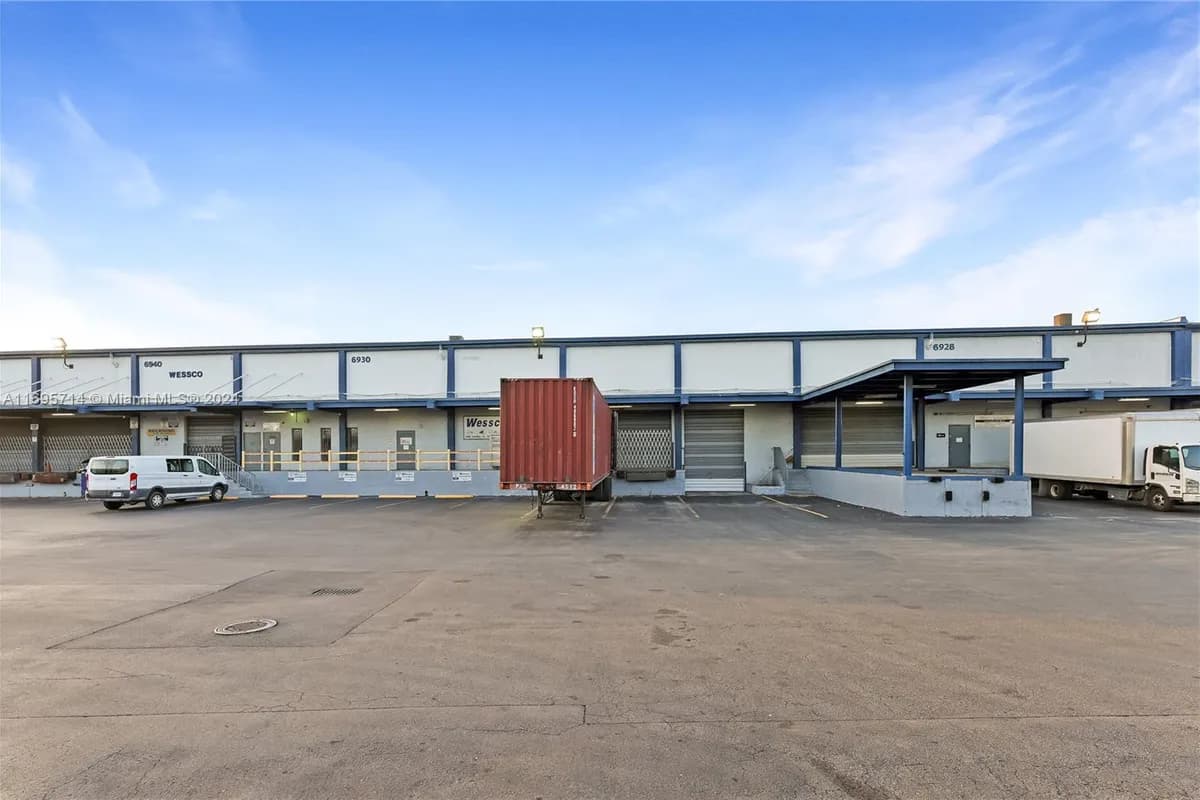 NW 12th St, Doral FL 33126