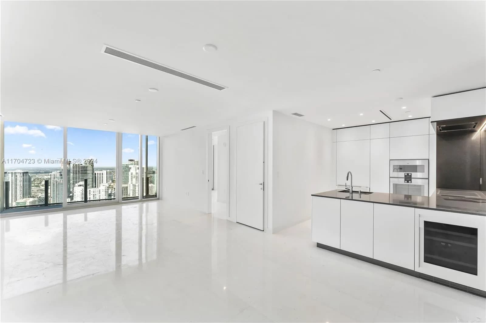 2 bedroom 2 bath for sale at 300 Biscayne Blvd Way # 5209, Miami FL 33131