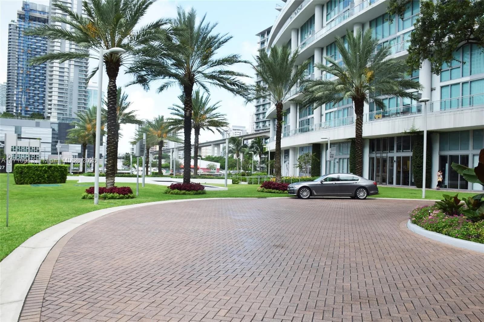 1 bedroom 1 bath for sale at 90 SW 3rd St # 1111, Miami FL 33130