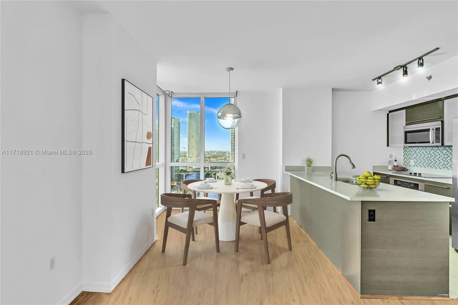 55 SE 6th St # 2202, Miami FL 33131