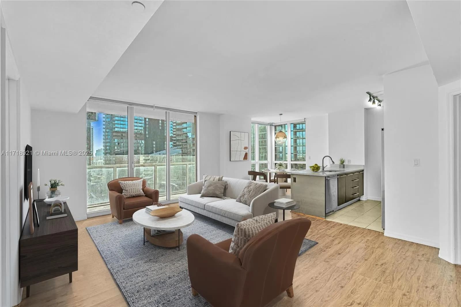 55 SE 6th St # 2202, Miami FL 33131
