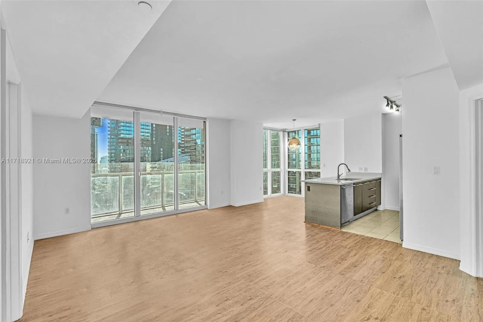 55 SE 6th St # 2202, Miami FL 33131