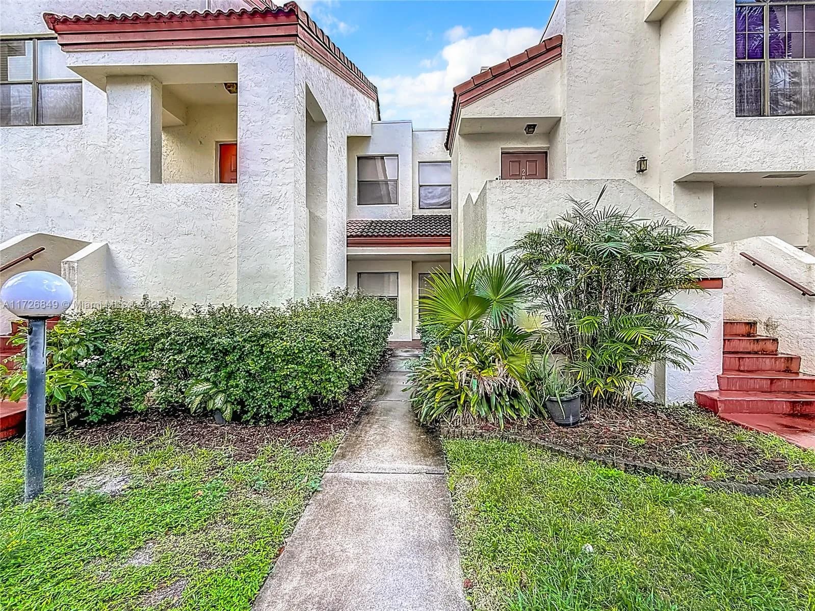 2 bedroom 2 bath for sale at 1421 Avon Ln # 107, North Lauderdale FL 33068