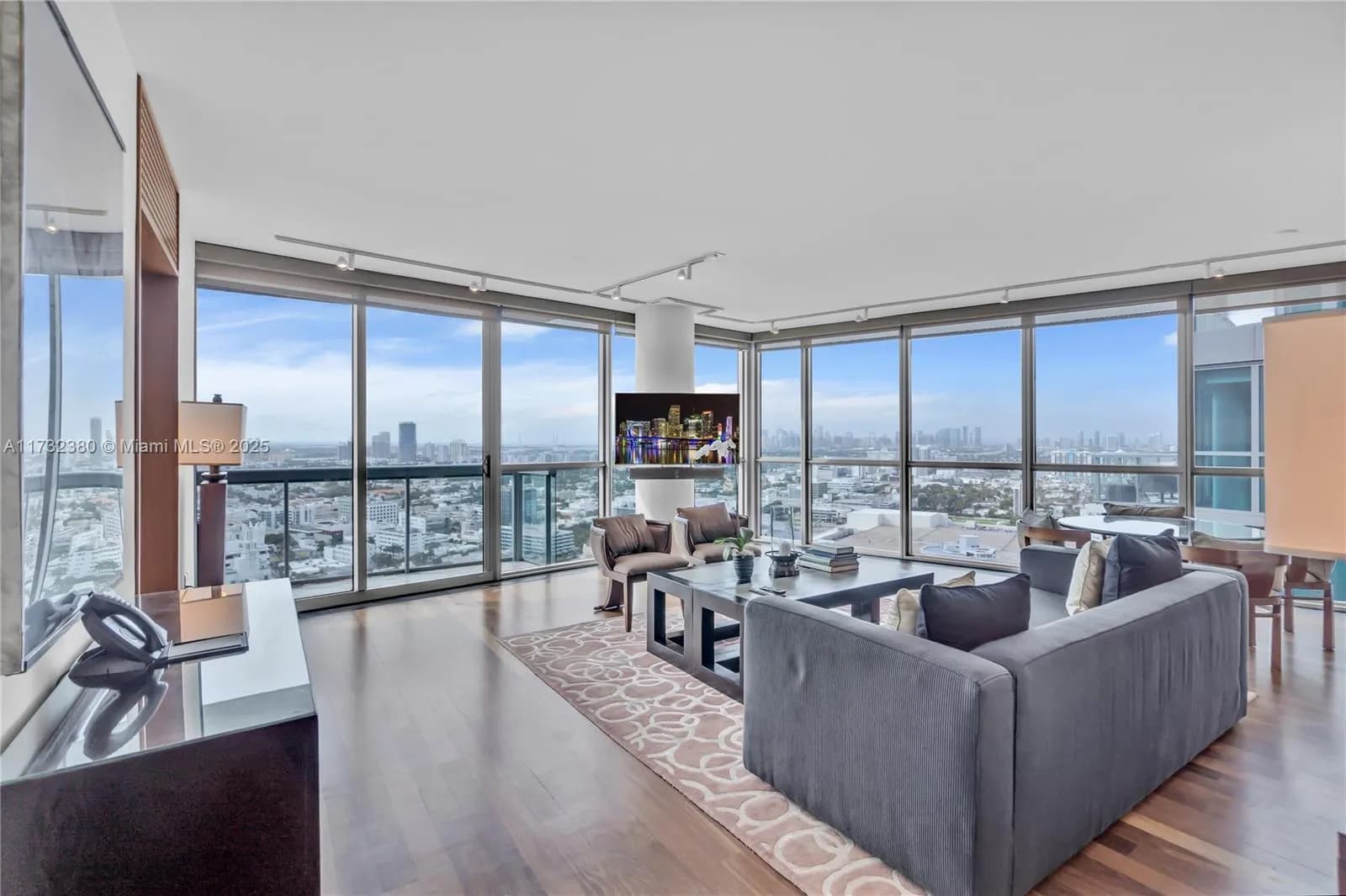 2 bedroom 2 bath for sale at 101 20th St # 3806, Miami Beach FL 33139