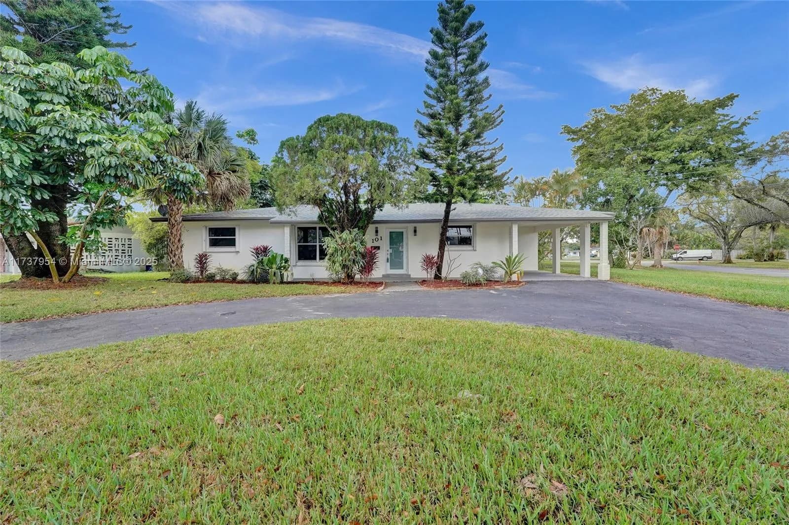 101 SW 53rd Ave, Plantation FL 33317