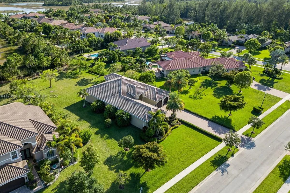 7803 Maywood Crest Dr, Palm Beach Gardens FL 33412