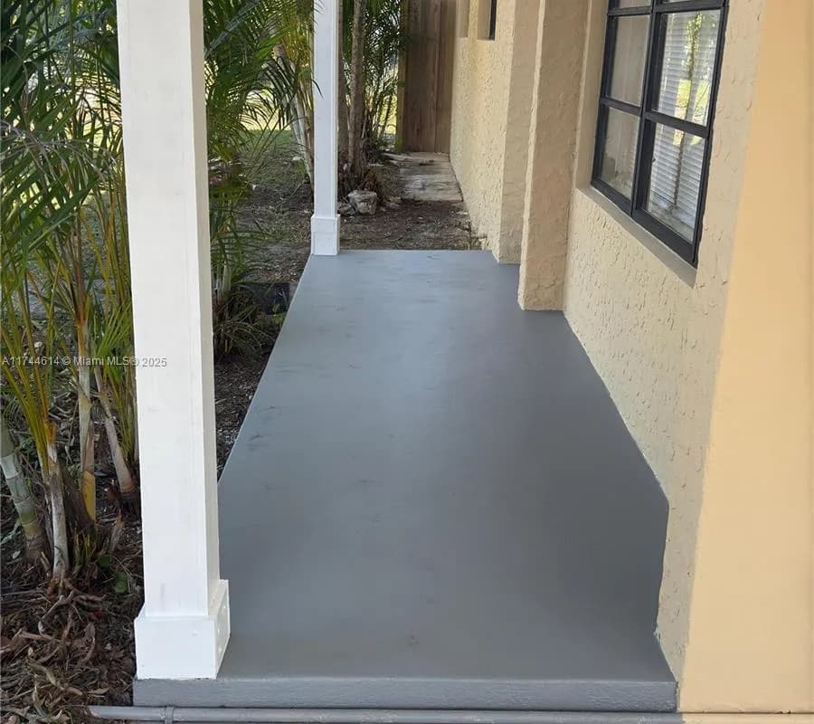 738 Evergreen Dr, Lake Park FL 33403