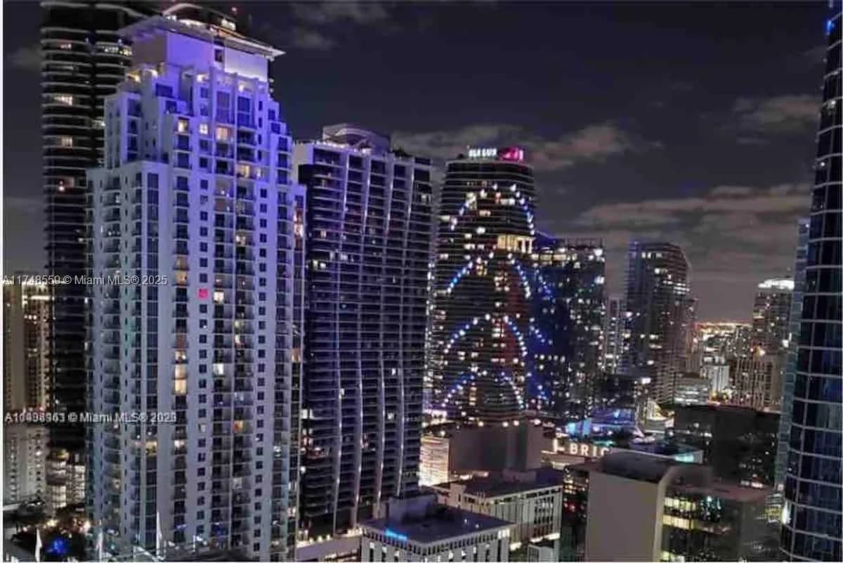 3 bedroom 2 bath for sale at 1200 Brickell Bay Dr # 3924, Miami FL 33131