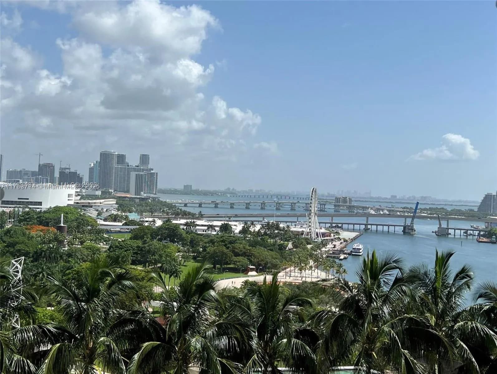 1 bedroom 1 bath for sale at 325 S Biscayne Blvd # 1818, Miami FL 33131