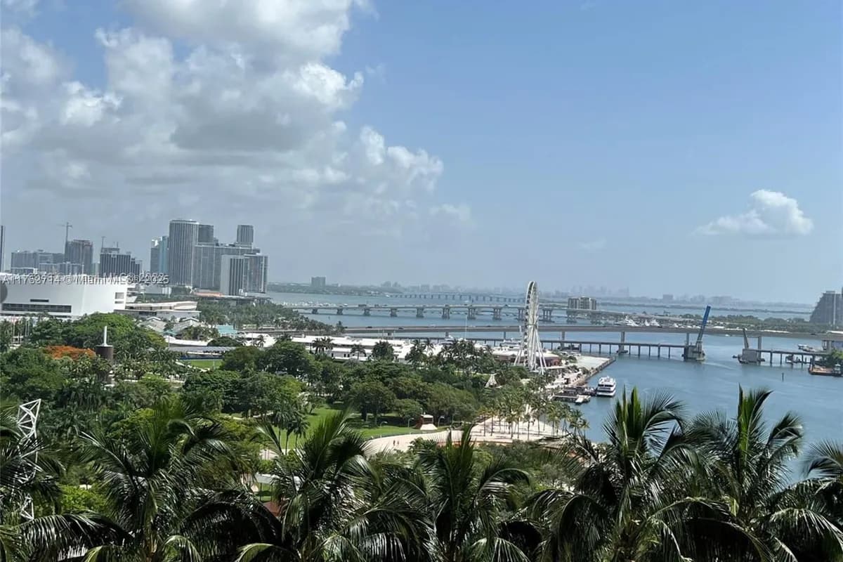 325 S Biscayne Blvd # 1818, Miami FL 33131