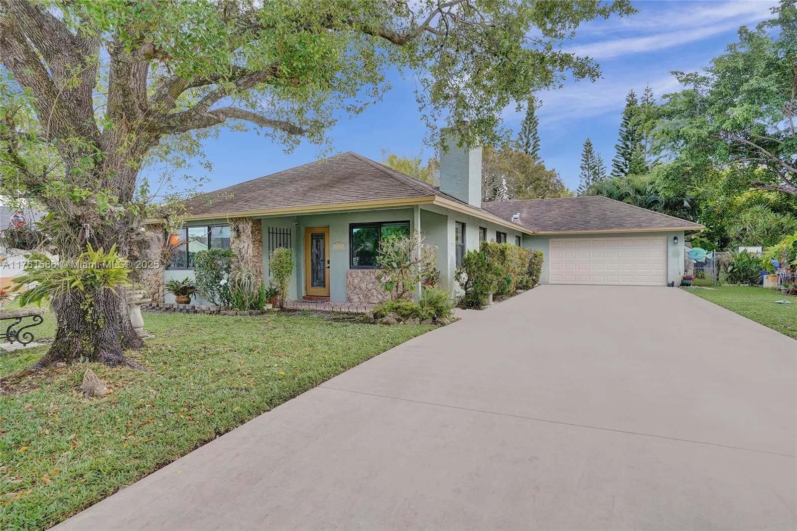 211 Bobwhite Rd, Royal Palm Beach FL 33411