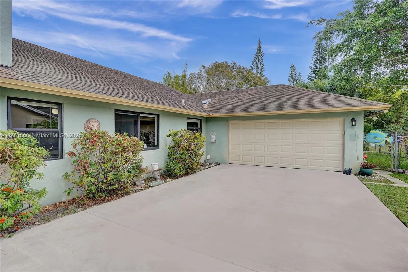 211 Bobwhite Rd, Royal Palm Beach FL 33411