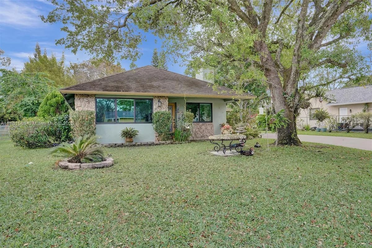 211 Bobwhite Rd, Royal Palm Beach FL 33411