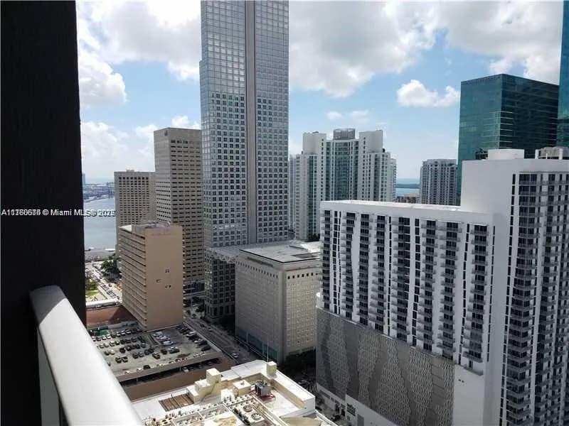 1 bedroom 1 bath for sale at 151 SE 1st St # 3207, Miami FL 33131