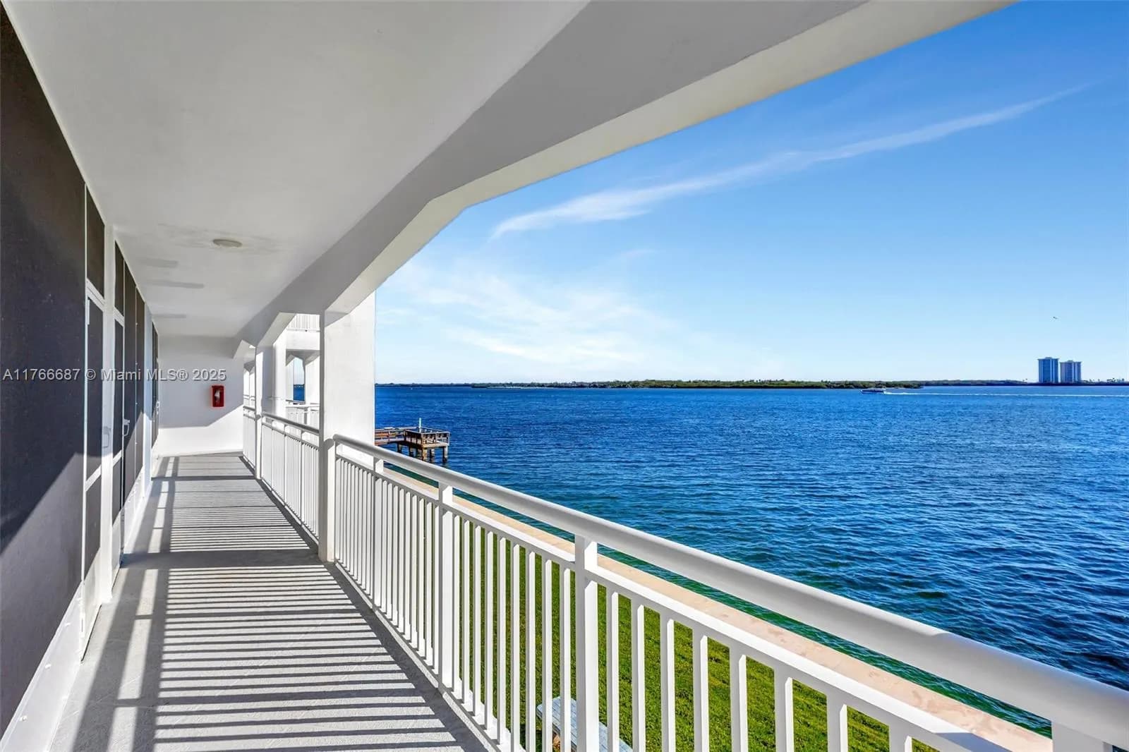 100 Shore Court # 207, North Palm Beach FL 33408