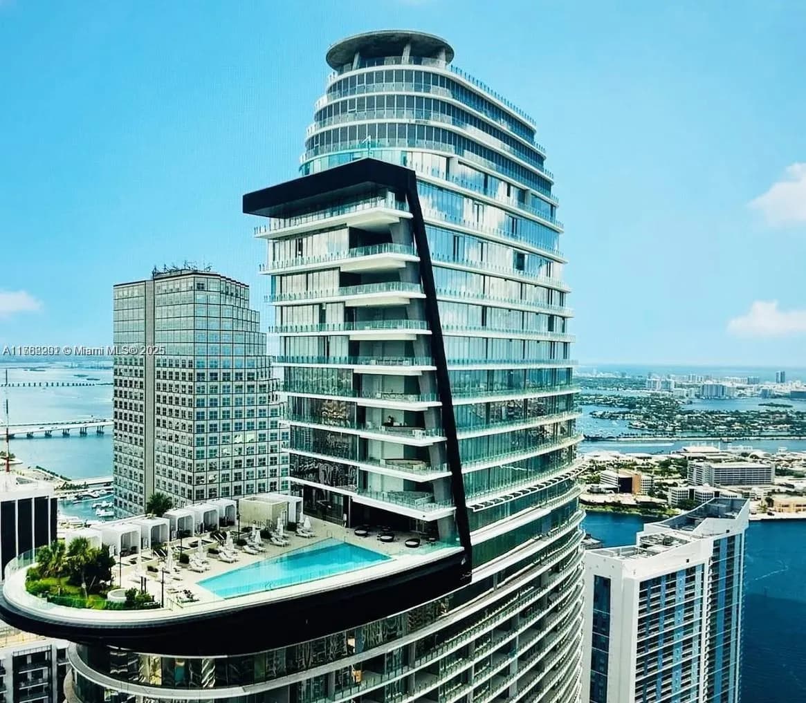 3 bedroom 2 bath for sale at 300 Biscayne Blvd Way # 3707, Miami FL 33131