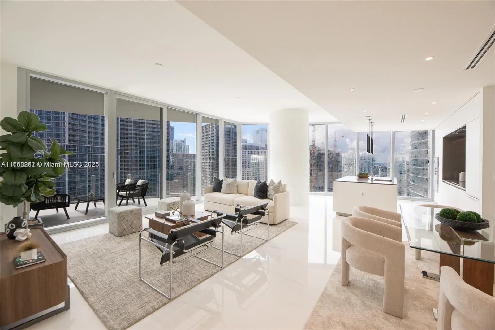 300 Biscayne Blvd Way # 3707, Miami FL 33131