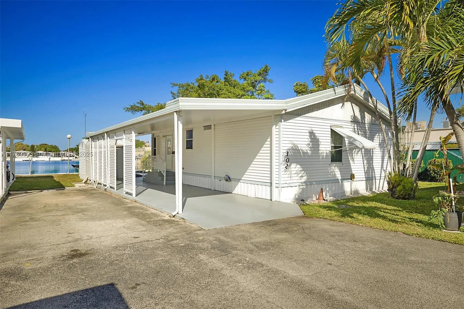 102 Lake Shore Dr, Pembroke Park FL 33009