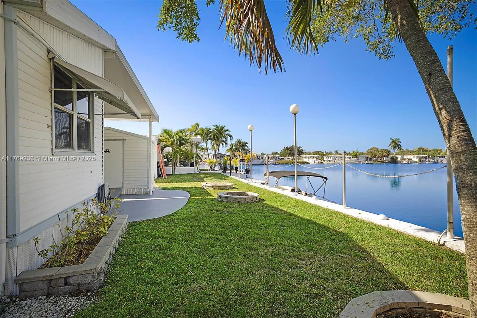 102 Lake Shore Dr, Pembroke Park FL 33009