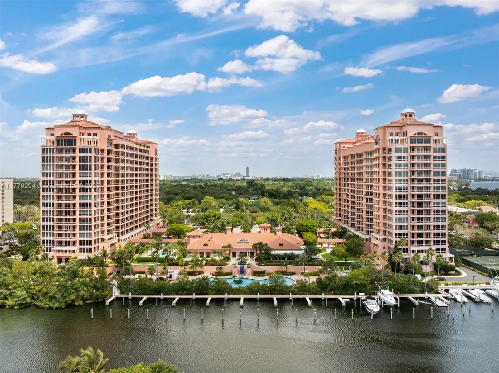 10 Edgewater Dr # 16K, Coral Gables FL 33133