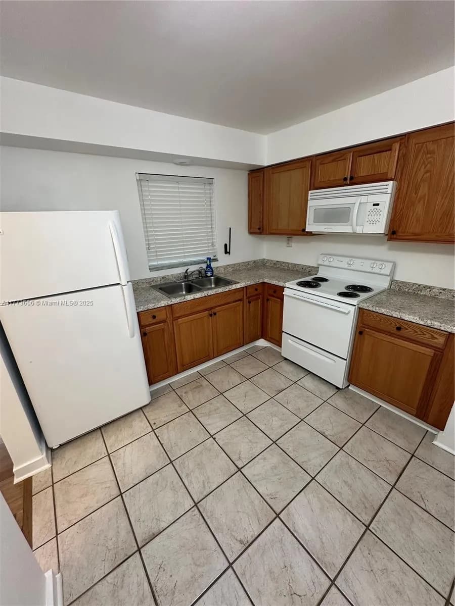 318 Tarpon Dr # 3, Cape Coral FL 33904