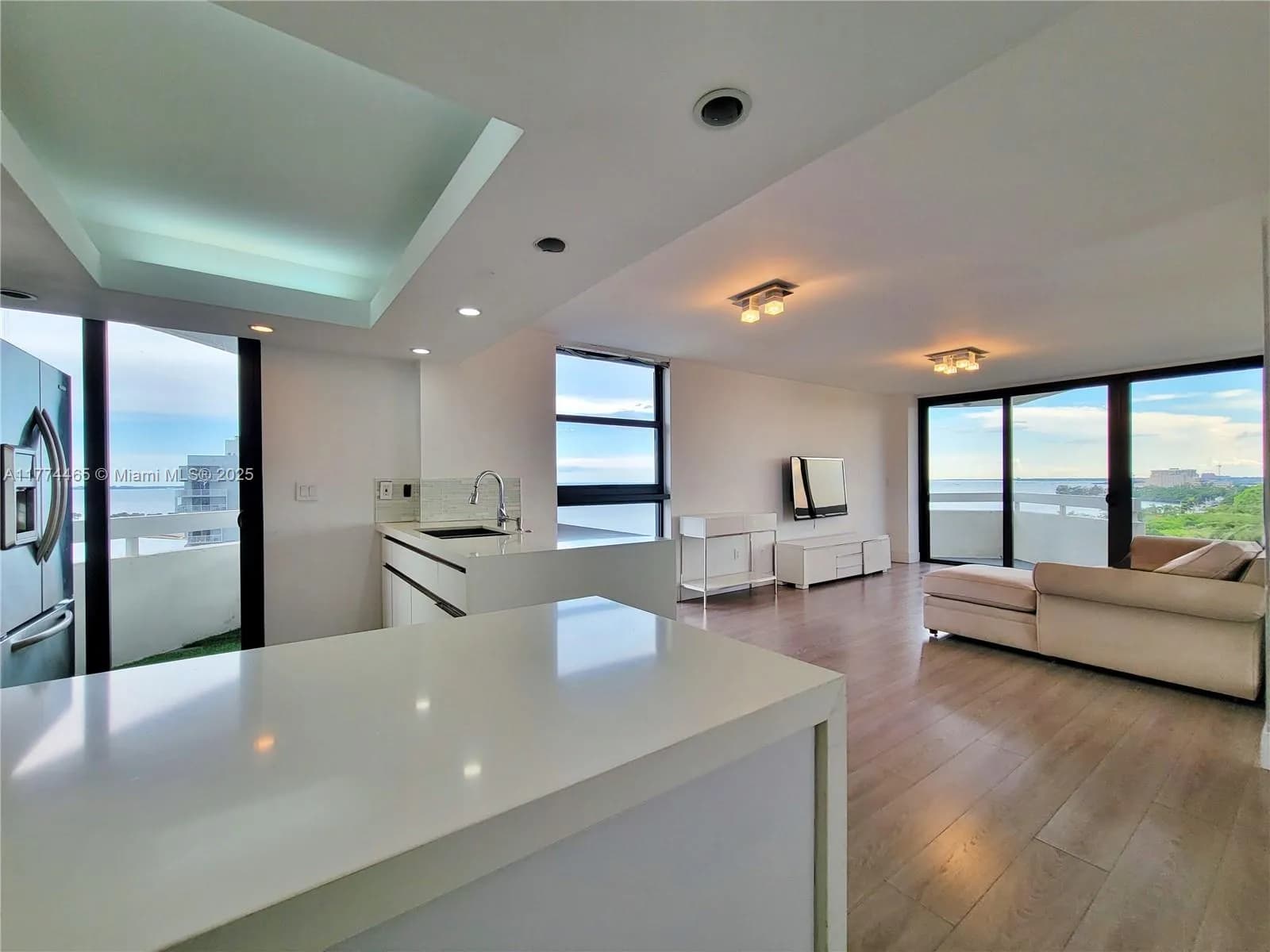 2 bedroom 2 bath for sale at 2501 Brickell Ave # 1207, Miami FL 33129