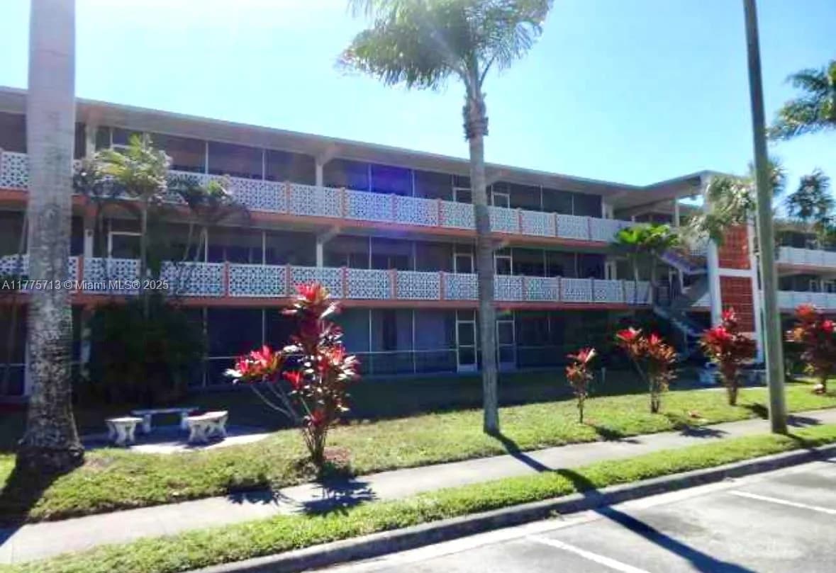 1 bedroom 1 bath for sale at 1450 NE 170th St # 306, North Miami Beach FL 33162