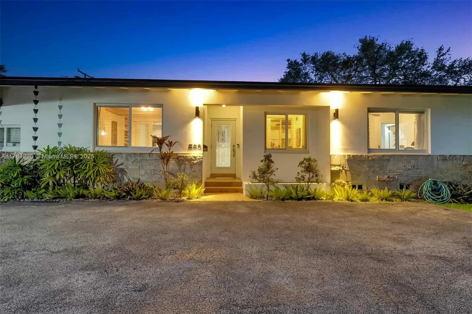 560 NE 106th St, Miami Shores FL 33138