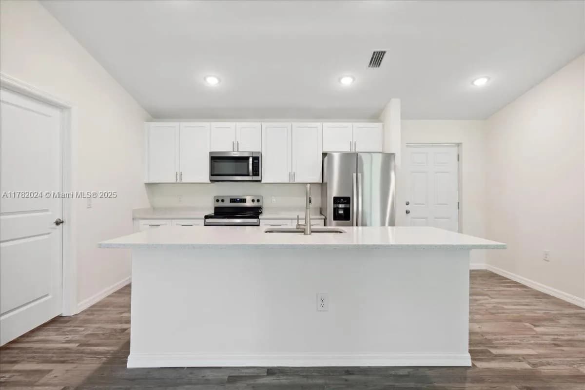 1813 NW 16th TER, Cape Coral FL 33993