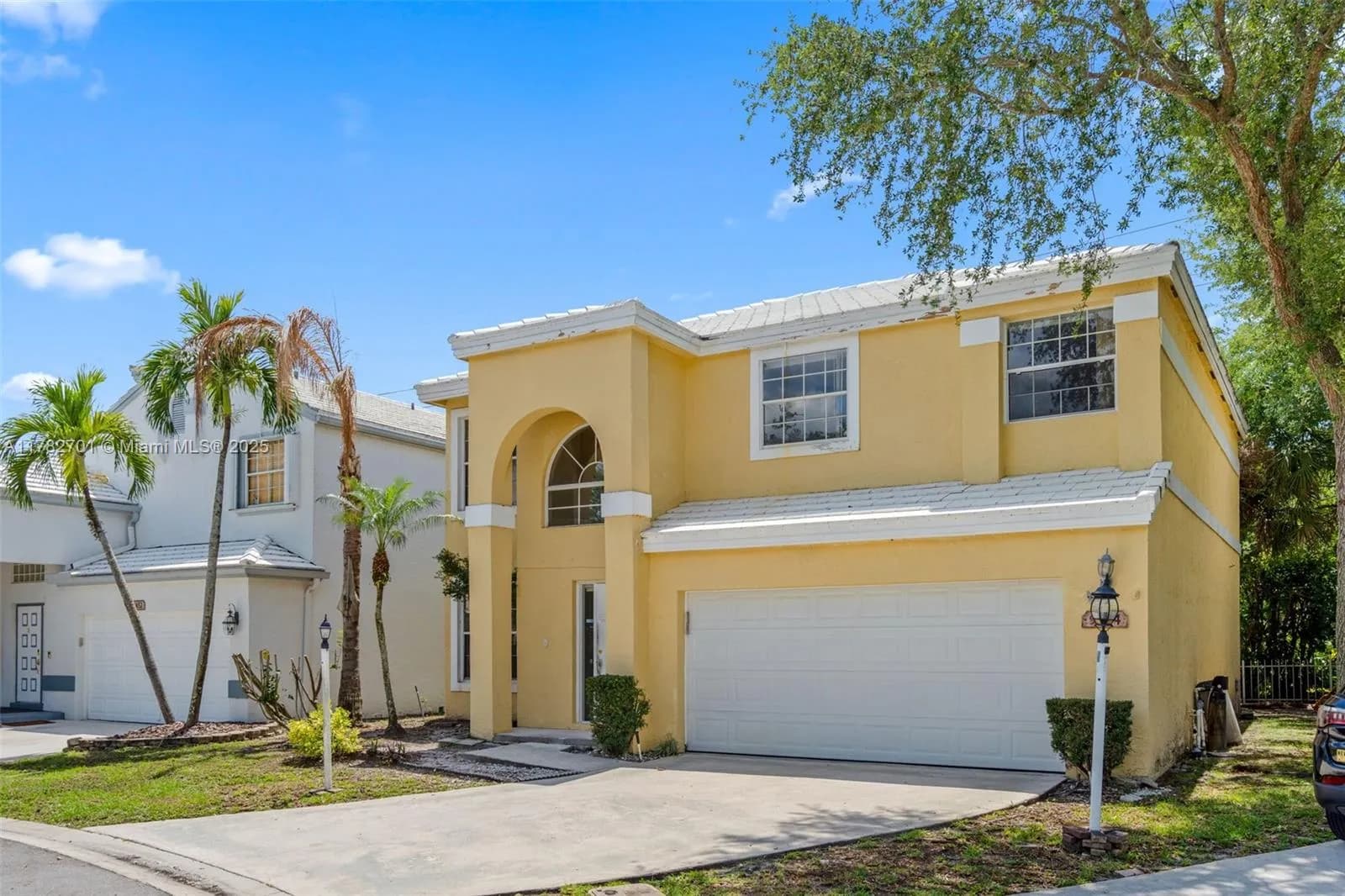 9454 NW 8th Cir, Plantation FL 33324