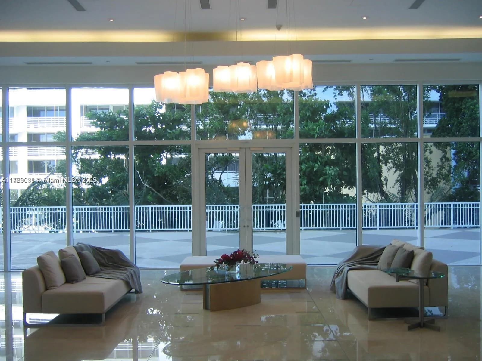 1 bedroom 1 bath for sale at 2101 Brickell Ave # 1002, Miami FL 33129
