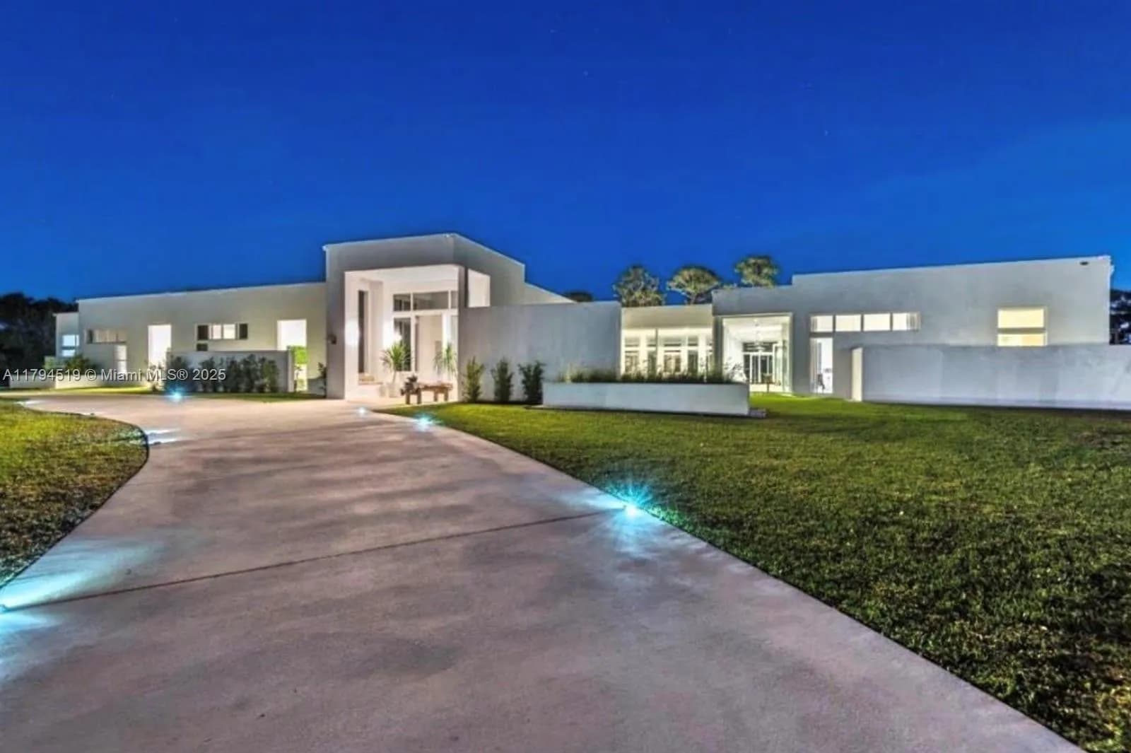 5 bedroom 6 bath for sale at 1901 SE Ranch Rd, Jupiter FL 33478