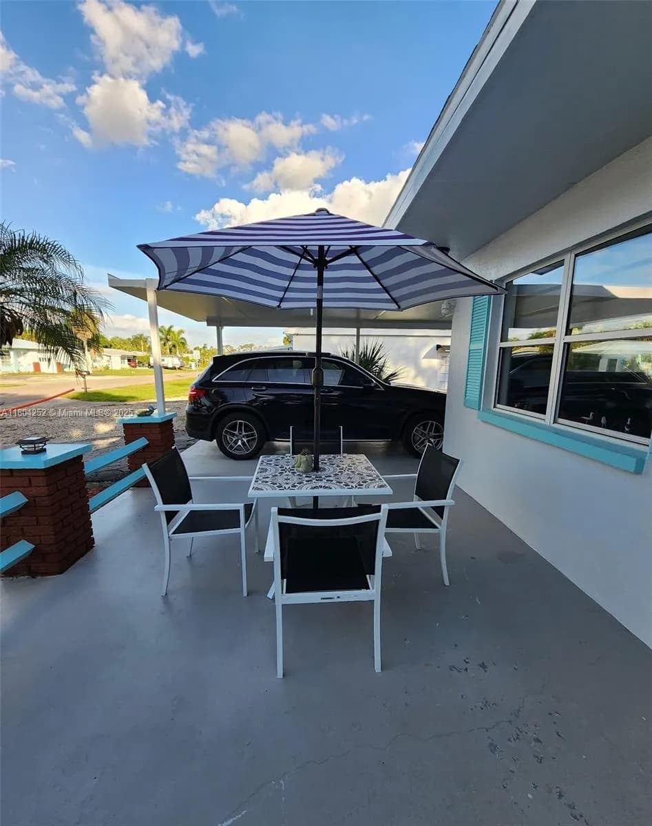 812 Lake McGregor Dr, Fort Myers FL 33919