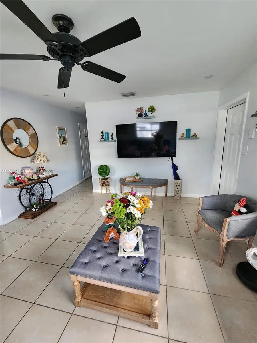 812 Lake McGregor Dr, Fort Myers FL 33919