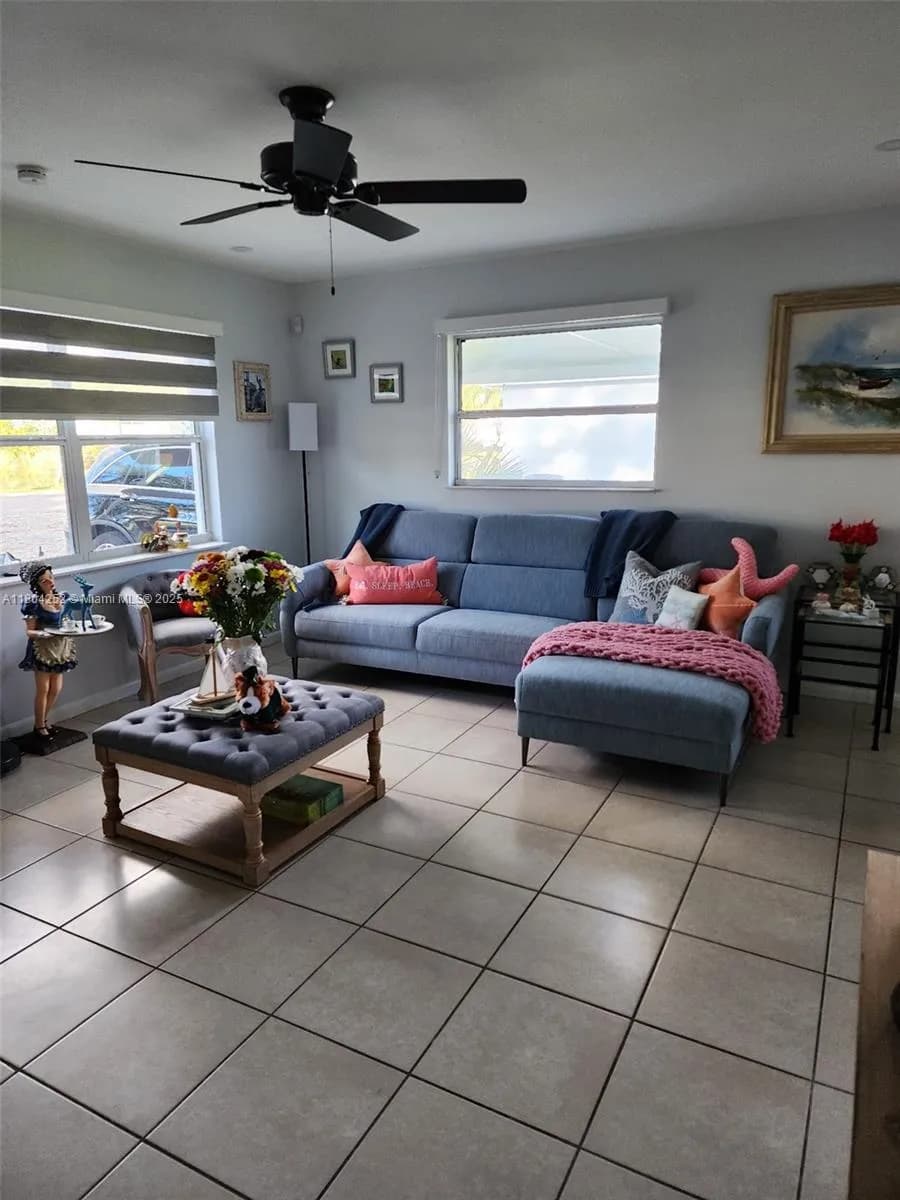 812 Lake McGregor Dr, Fort Myers FL 33919