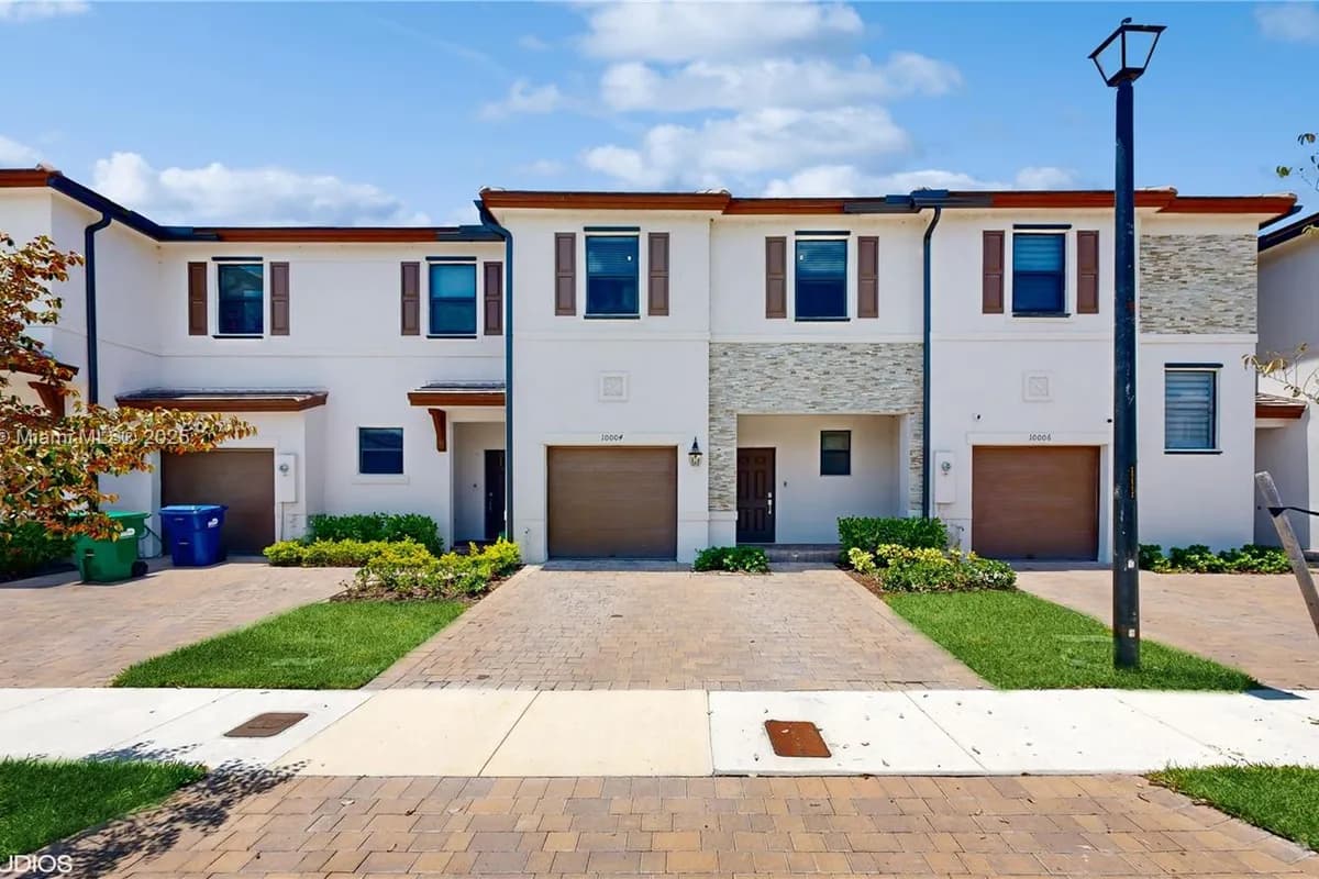 10004 SW 231 LN, Miami FL 33190