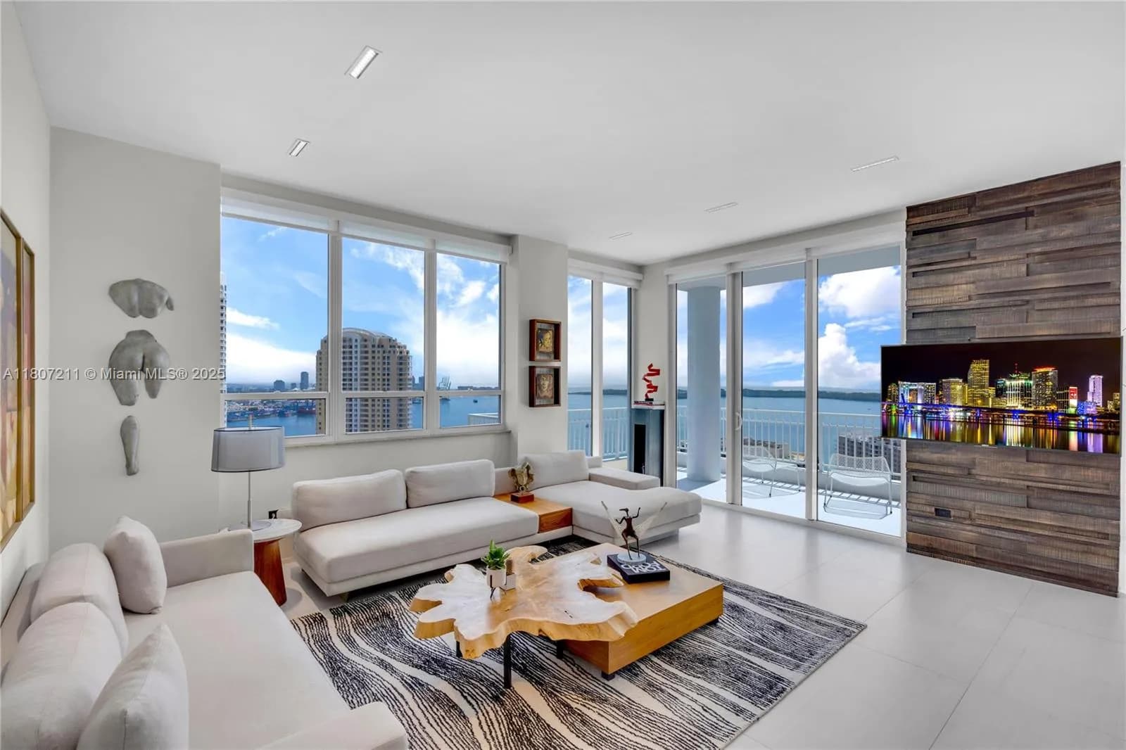 2 bedroom 2 bath for sale at 801 Brickell Key Blvd # 3311, Miami FL 33131