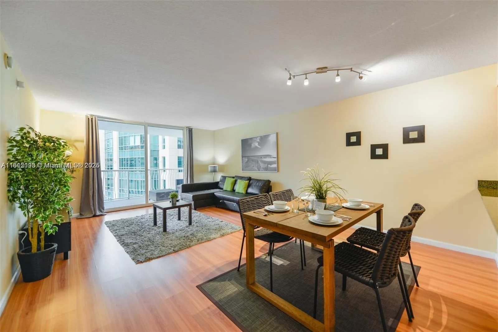 1200 Brickell Bay Dr # 2120, Miami FL 33131