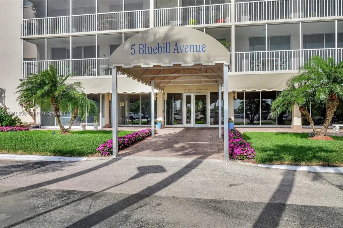 5 Bluebill # 410, Naples FL 34108