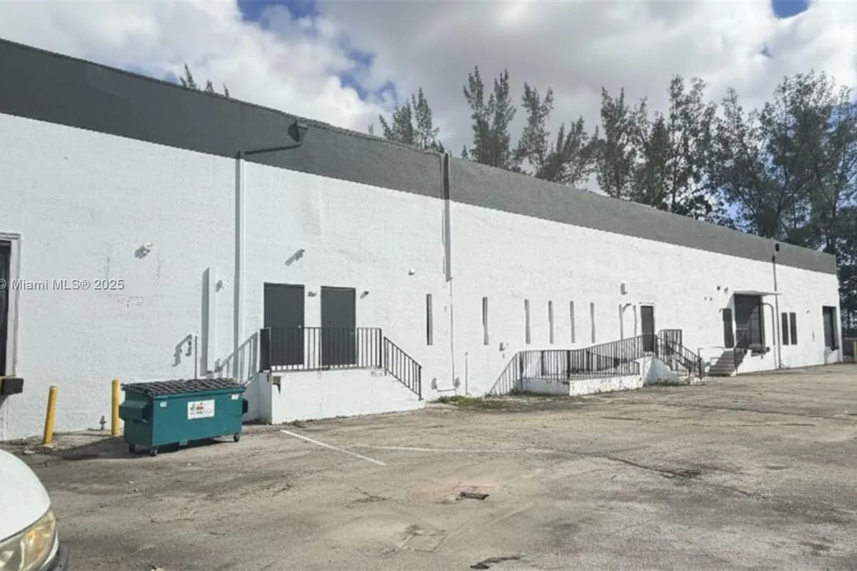 7361 NW 78th St, Medley FL 33166