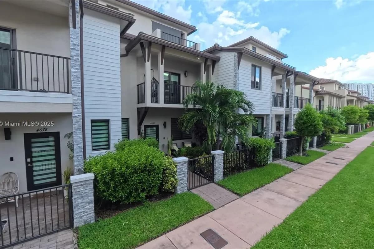 4680 NW 83rd Path # 4680, Doral FL 33166